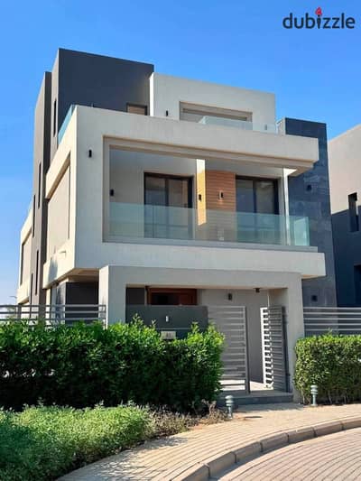لراغبى السكن الراقى او الاستثمار المضمون متاح الان فيلا مع Private Pool فى أفضل موقع بجوار مدينتي و بالقرب من سوديك و سوان ليك ستون بارك و ماونتن فيو