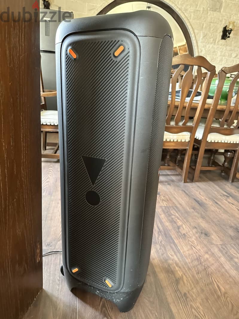 JBL party box 1000 premium almost new 1