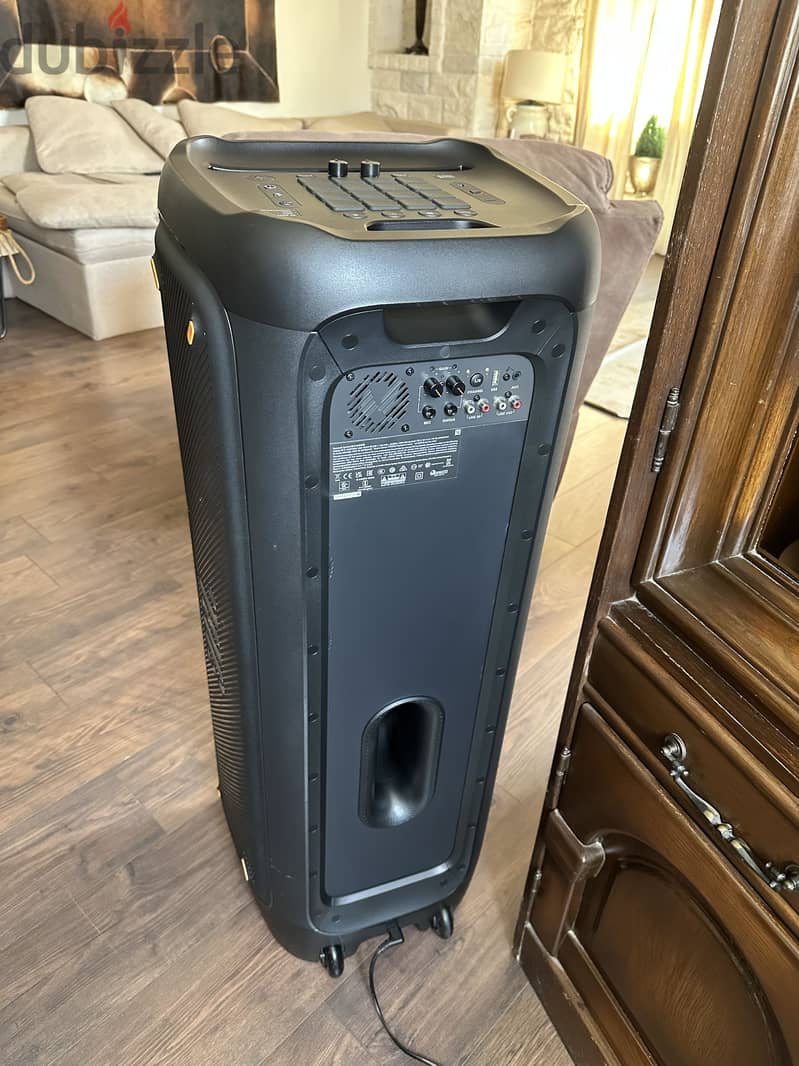 JBL party box 1000 premium almost new 2