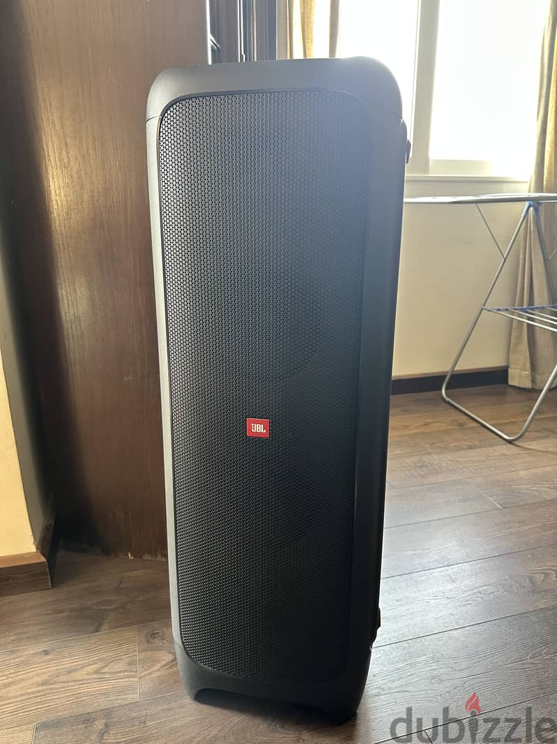 JBL party box 1000 premium almost new 4