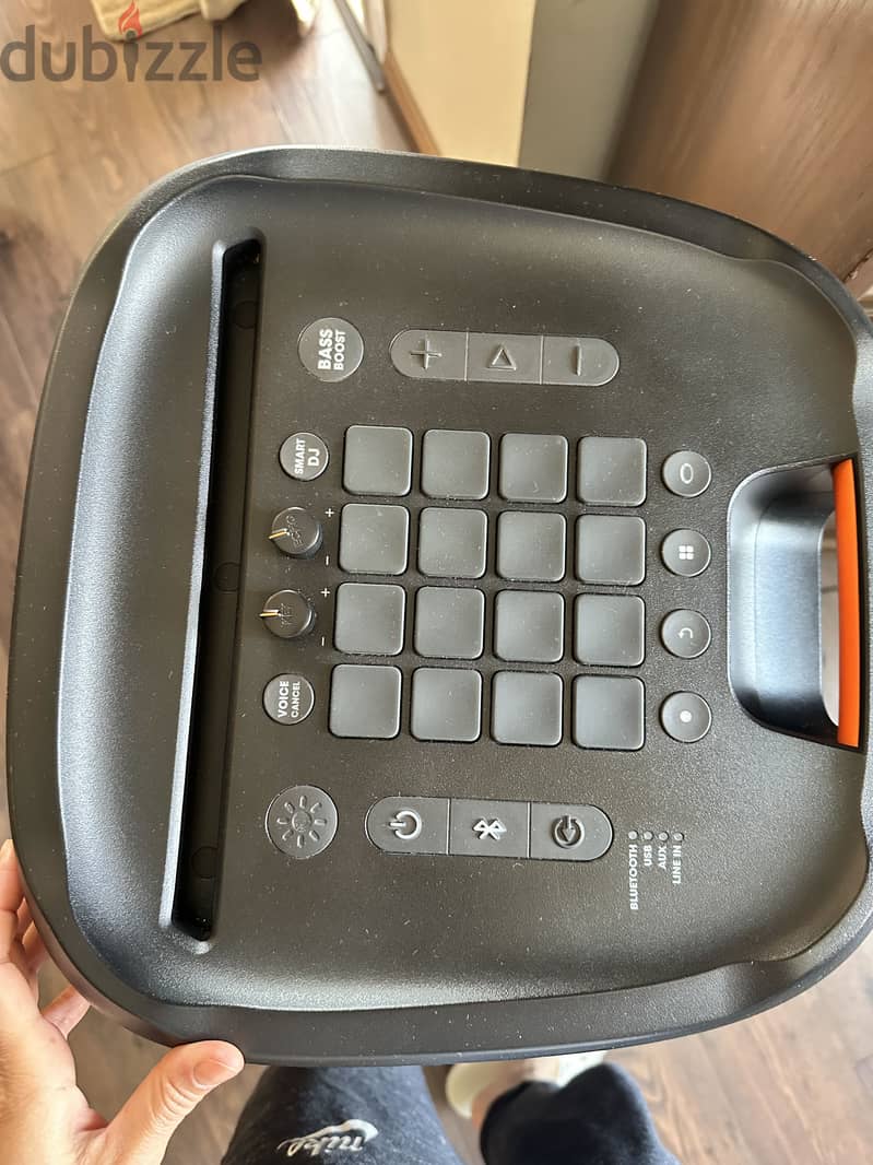 JBL party box 1000 premium almost new 7