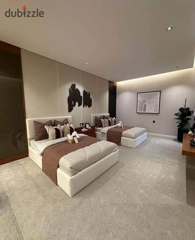 An apartment in a prime location directly in front of Hyde Park, off South 90th Street, with a stunning view of the landscape and swimming pool.
