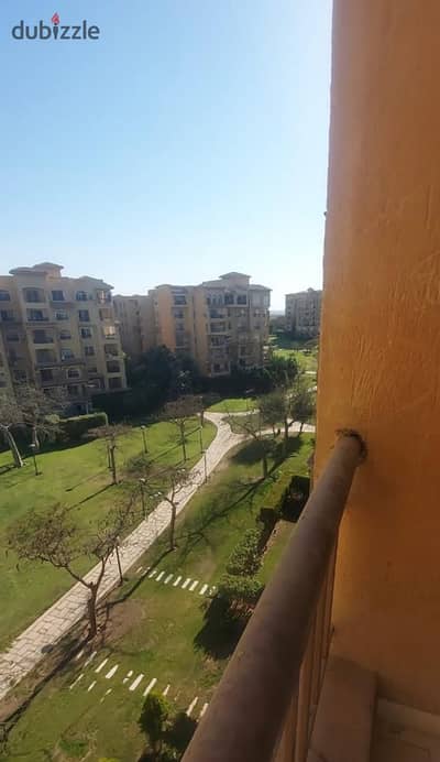 For Rent in Madinaty | 175m² apartment in a prime location in B1; garden view, steps away from amenities, includes a kitchen.
