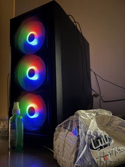 تجميعة بي سي PC gaming استخدام اقل من سنه نظيف جدا