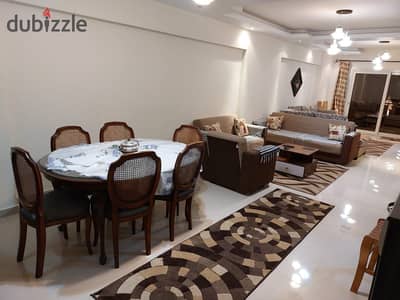 شقة مفروشة للإيجار زهراء المعادي الشطر الثالث عشر تتكون من ثلاث غرف نوم و ريسبشن 2 حمام منهم واحد ماستر مع غرفة النوم ومطبخ مكيفه 3 تكييفات واي فاي غاز طبيعي دور أول فوق الارضي يوجد اسانسير كل التجهيزات موجوده موقع متميز
