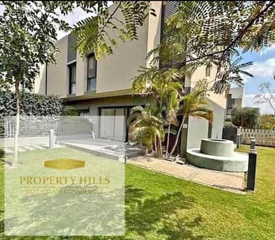 Latest villa for sale at the old price in Madinat Al-Shorouk directly on the Suez Road next to Madinaty