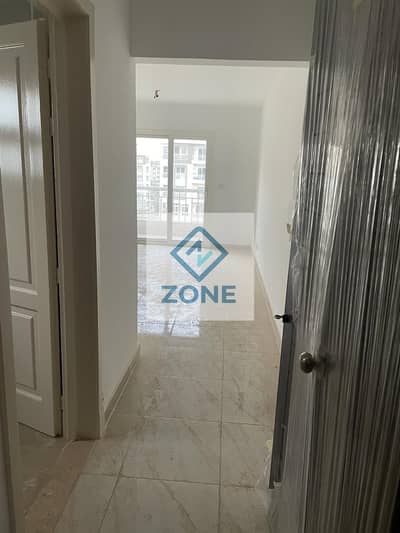 Apartment for sale in Madinaty, 75 sq m, parking view, near Gate 6, two bedrooms and bathroom, at a bargain price. MADINATY B12