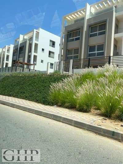 Ready to Move Apartment 193m for Sale Best Price and Location in Hyde Park New Cairo