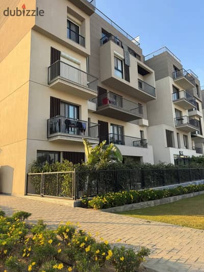 315 sqm resale penthouse with a roof terrace for sale in SODIC Eastown (next to the American University). The unit is fully finished—including air con