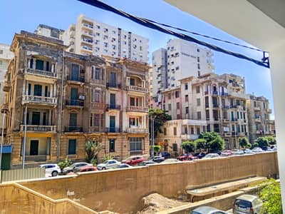 شقة للبيع 140م - كامب شيزار - خطوات من الترام