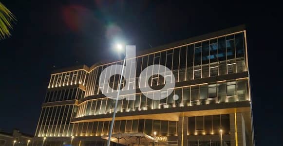 محل تجاري للبيع للبراندات والمطاعم بواجهة مباشرة على شارع التسعين الشمالي — بجوار استاد بتروسبورت، التجمع الخامس