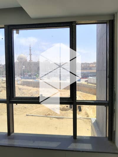 عيادة 54م متشطبة بالكامل بالتكييف | فيو مفتوح