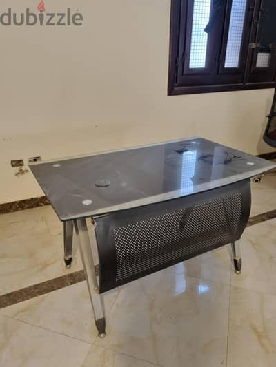 مكتب موظفين زجاج