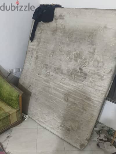 للبيع سرير بالمرتبة