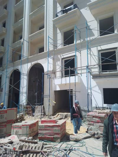 Resale مميز جدًا | شقة 184م في Vee Club    فرصة مميزة داخل Vee Club بمساحة كبيرة وتقسيمة عملية، بالإضافة إلى باركينج.