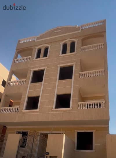 شقه للبيع فى قلب الحي المتميز منطقه ١٣نصف تشطيب مساحه ١٤٥م