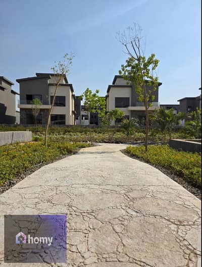 Townhouse for sale, ready for immediate delivery. 10% down payment, with the balance payable in equal installments over 10 years. Prime location in th