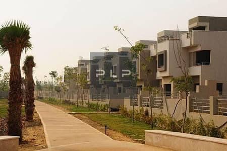 تاون هاوس مميز بموقع مميز للبيع في بالم هيلز التجمع Palm Hills New Cairo
