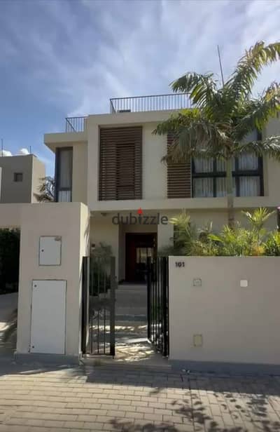 For quick sale, a villa for less than its price, immediate receipt, in the Sodic East Compound in New Heliopolis, ready for inspection and receipt imm