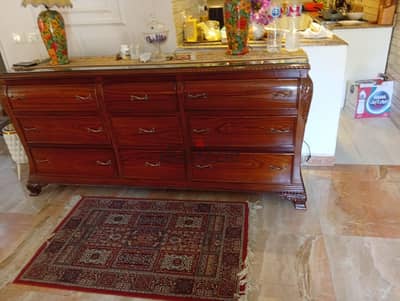 سفره 8 كراسي  ودولاب فضيه وبوفيه بسعر لقطه