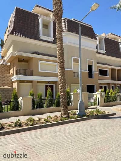Corner townhouse for sale with a cash discount; located adjacent to Madinaty within the Sarai compound, New Cairo.