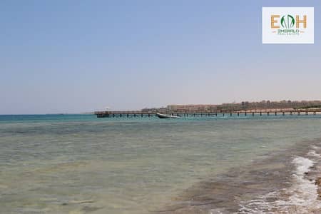 اسكن علي البحر مباشرة في فيراندا سهل حشيش