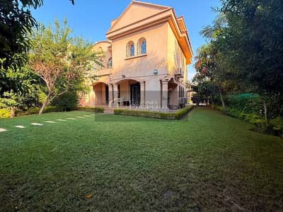 Villa for rent furnished – Madinaty Model H – Twin House directly overlooking a wide garden full finishing fully furnished and equipped with all devices full air conditioning internal division: ground floor: reception 3 pieces + kitchen + bathroom first floor: 3 bedrooms, including a master room with