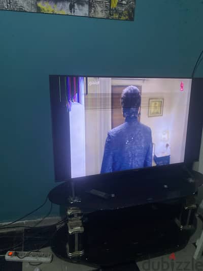 شاشة سامسونج سمارت ٥٥ بوصة بطرابيزة الشاشة