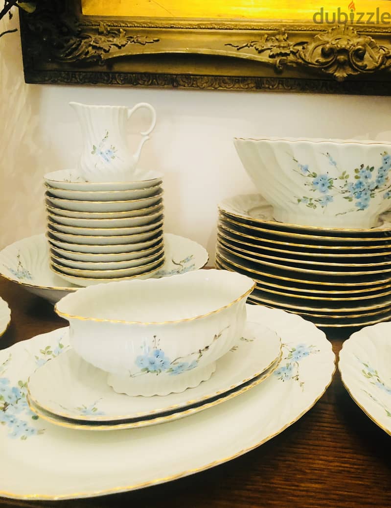 Very large dinner set for 18 persons 2