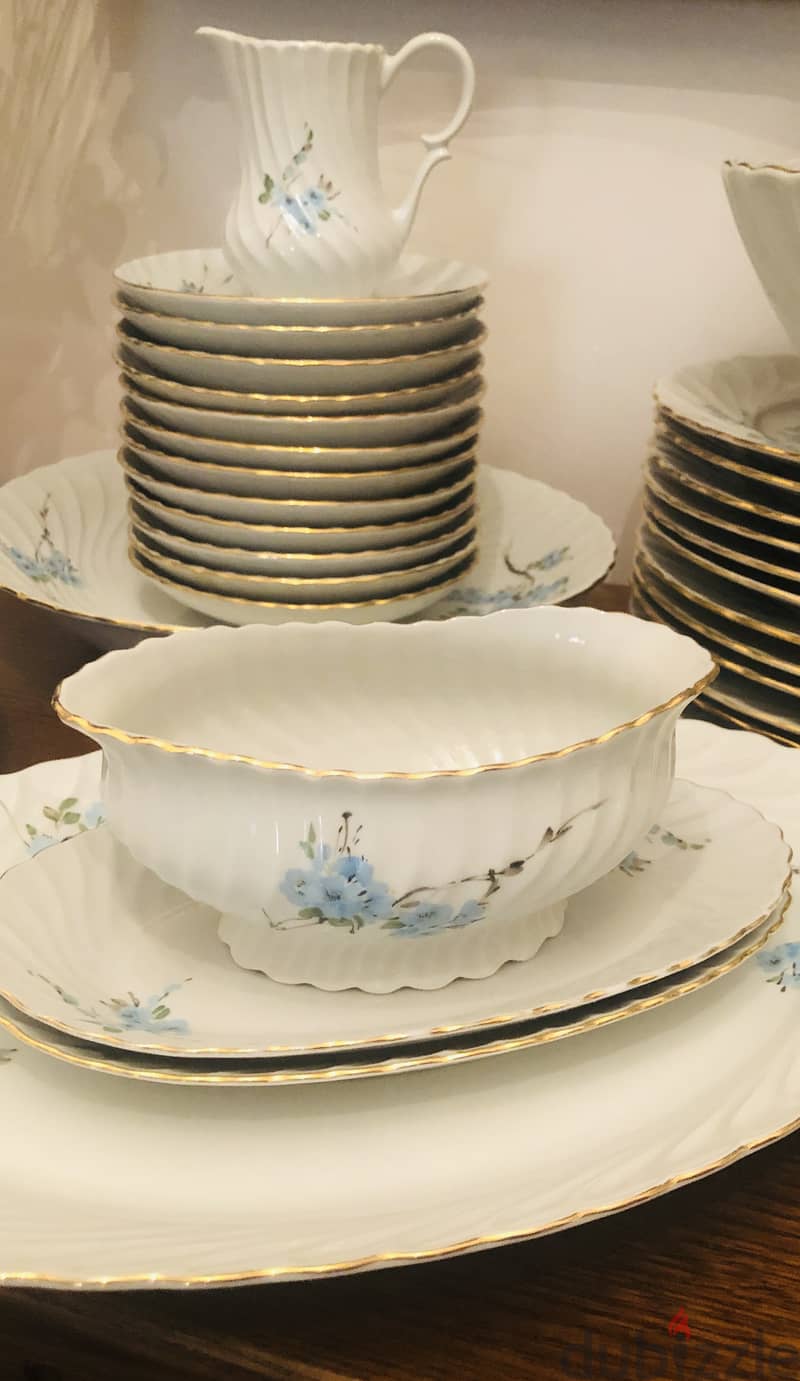 Very large dinner set for 18 persons 4