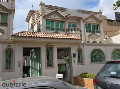 Licensed administrative headquarters for rent 600 meters on the ground, first, and second floors, fully air-conditioned, a premium location suitable for large companies, institutions, and various company and administration headquarters.