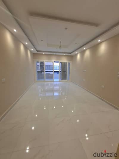 Apartment for sale in Sheraton Airports Housing, 190 meters near the main street of Sayid Zakaria, second floor, front, 3 rooms and 2 bathrooms, reception 3 pieces, ultra super luxe, share in the land.