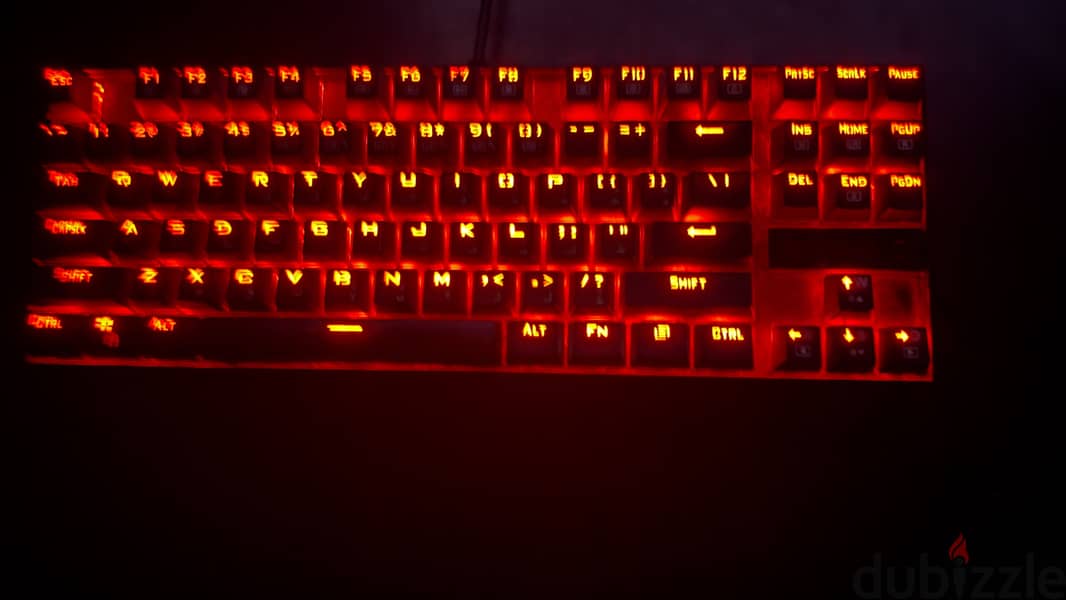 Gaming pc & screen & keyboard & mouse 4