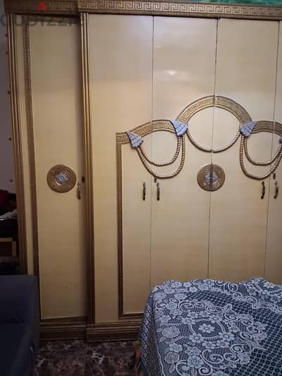 تسريحه و٢ كمودينو ودولاب كبير
