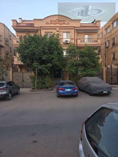 Luxurious duplex for sale in Al-Banfsaj Villas 8    New Cairo – Al-Banfsaj Villas 8   Ground + Basement duplex with private entrance  