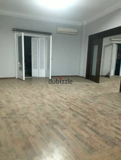 Office for rent in Heliopolis, Al-Mirghani Street, area 250 meters, very distinguished location close to all services, transportation, banks, and the metro, 5 minutes from Nasr City, Sheraton, and the Fifth Settlement. Golden opportunity, hurry to book.