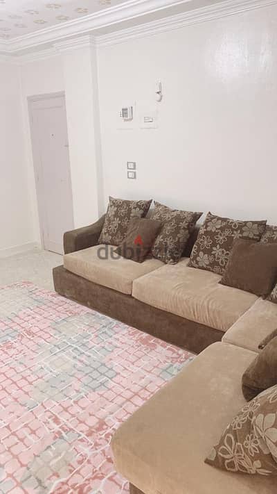 فرصه استثماري شقه للبيع متاجره ب١١ الف مفروشه مالك اصيل ولا توكيل