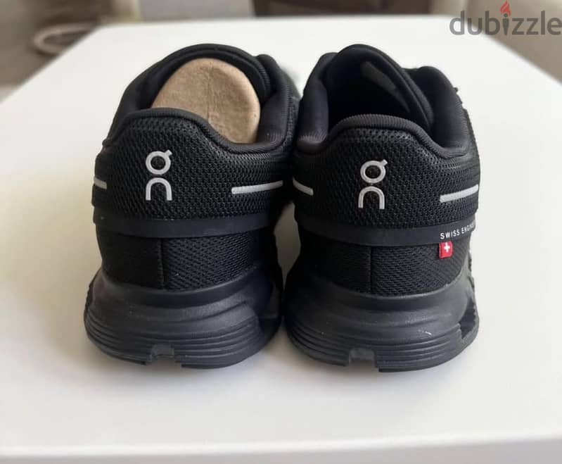 ON Cloud - New - Black - Size 39 2