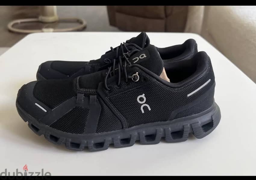 ON Cloud - New - Black - Size 39 3