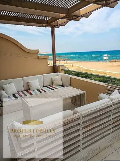 Sea-View Chalet for Sale in Ain Sokhna – Suez Road    Fully furnished and ready for immediate move-in, located in a fully serviced resort where almost