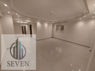 Administrative office for rent, 170 sqm, ground floor with private entrance, Upper Ma’raj, prime location in Zahraa El-Maadi.