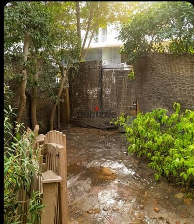 Apartment for sale in Zahraa El Maadi, Phase Three, next to Wadi Degla Club directly, area 135 sqm + 150 sqm free space (garden). Comprising 2 rooms - reception - kitchen - 2 bathrooms -