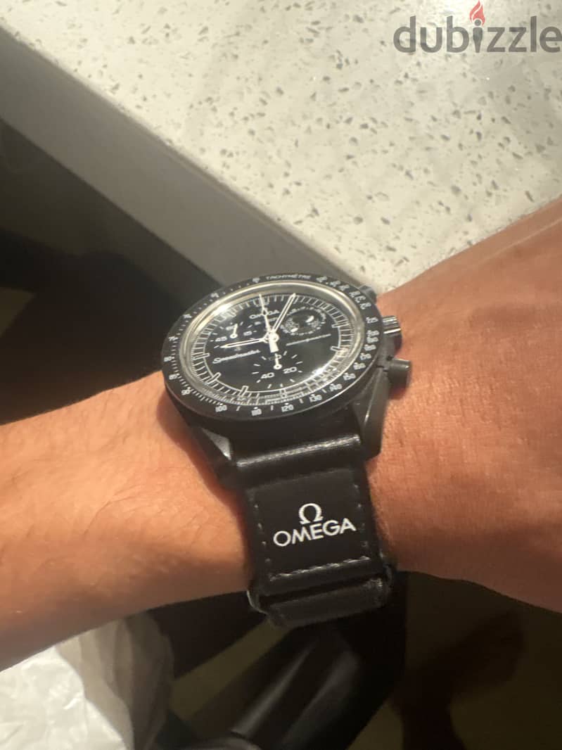 Omega Moonswatch snoopy SO33B700 2