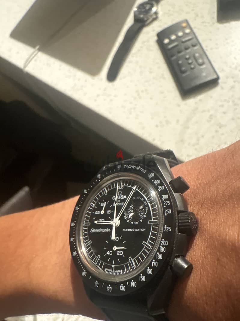 Omega Moonswatch snoopy SO33B700 3