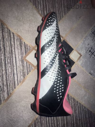حذاء اديداس predetor مقاس40