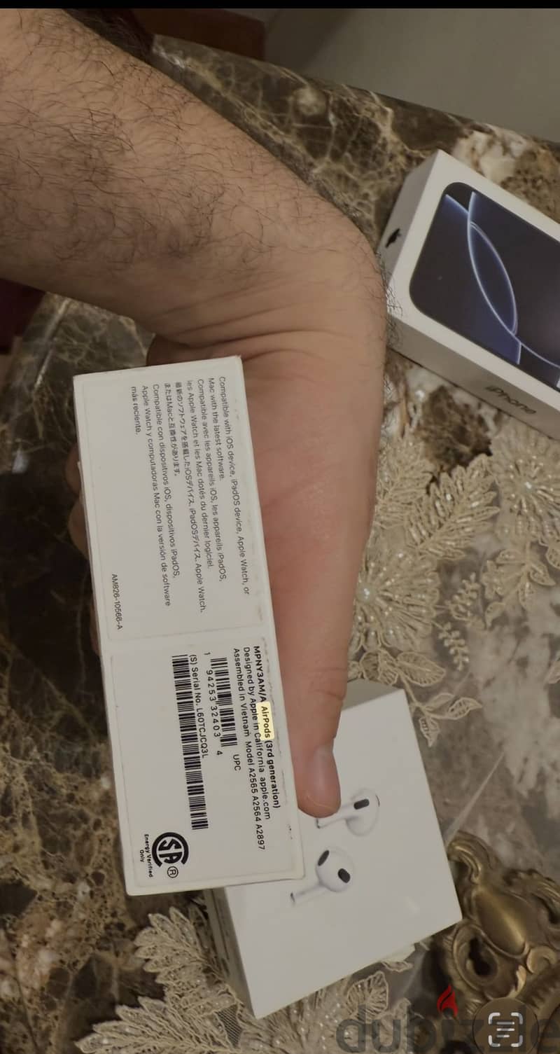 Apple Airbuds 3Rd 1