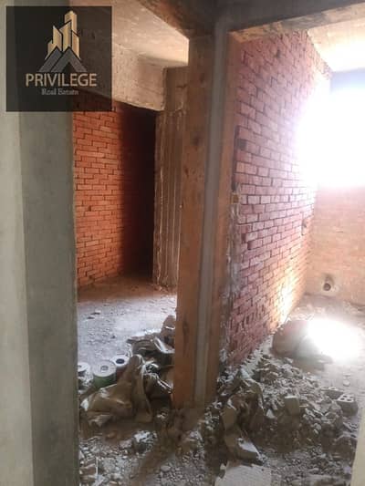 Apartment for sale, partially finished, in Al-Muqattam, 9th Street, large area, 175m