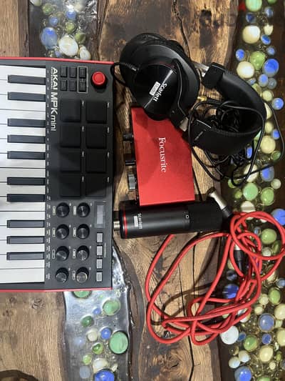Akai mini apk keyboard set with scarlet headphones and mic
