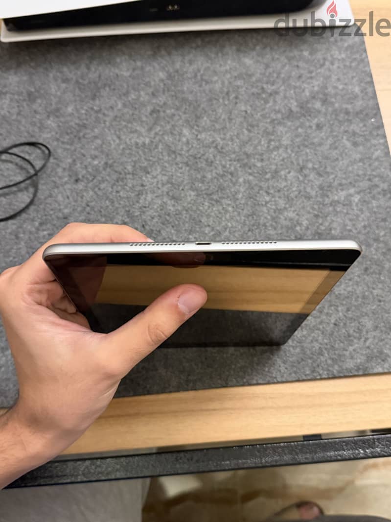 Ipad 5th generation. 3
