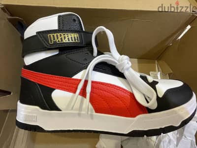 جزمة puma من المانيا مقاس ٤١ بالبكس بتاعها
